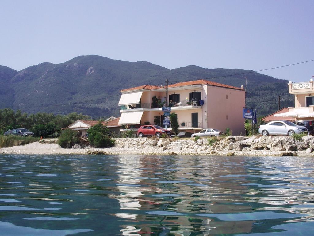 Fiona Seafront Apartments Никиана Екстериор снимка