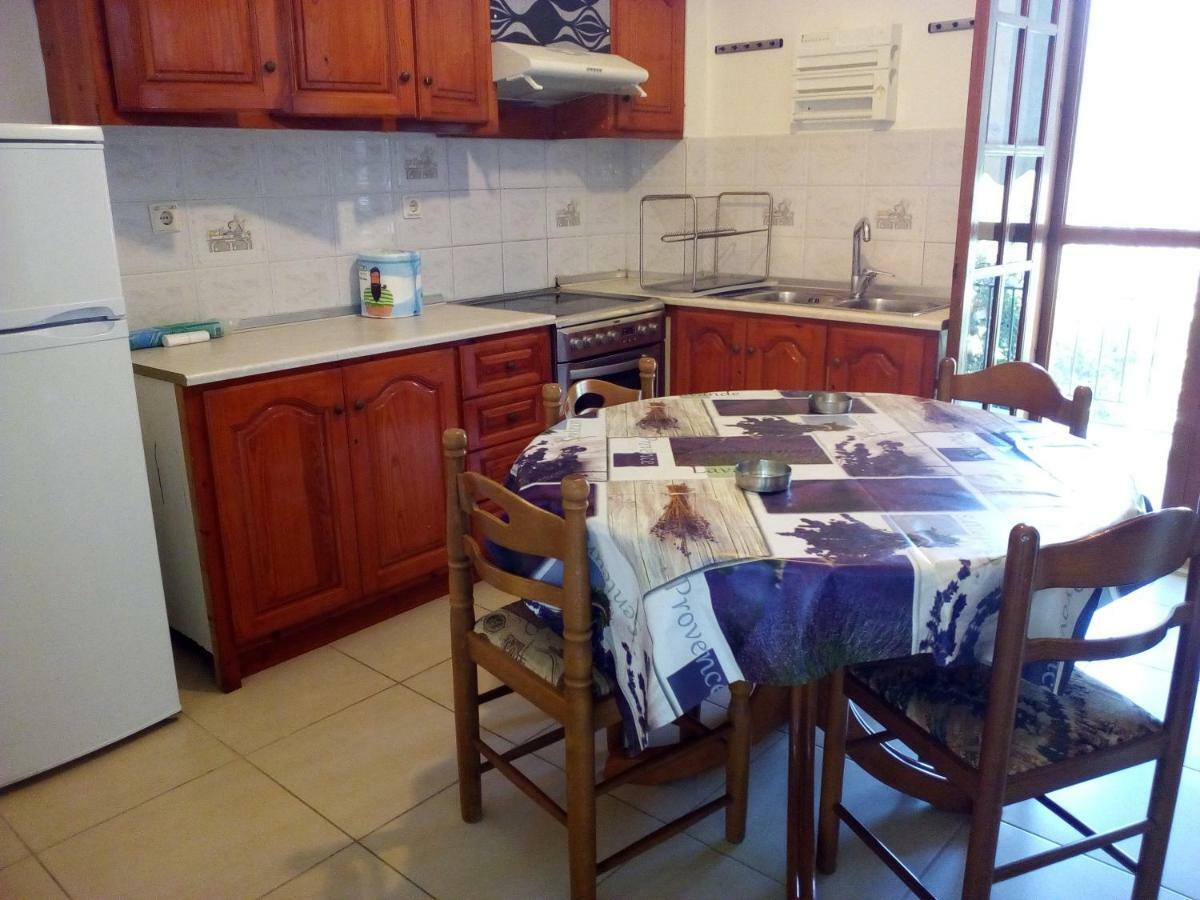 Fiona Seafront Apartments Никиана Екстериор снимка